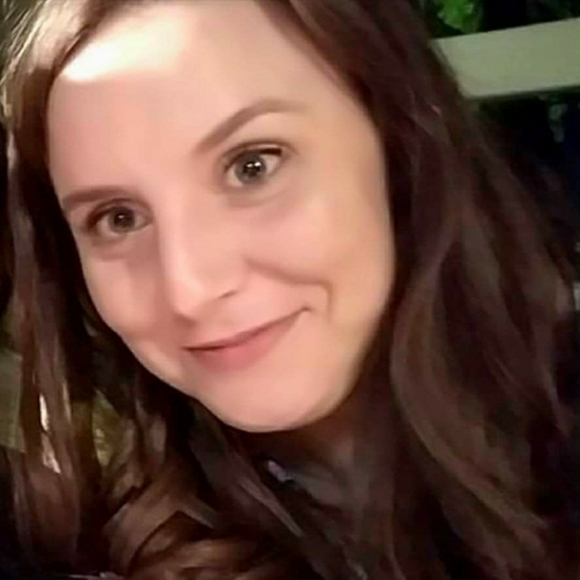 Meet your Posher, Emily - Picture 1 of 5